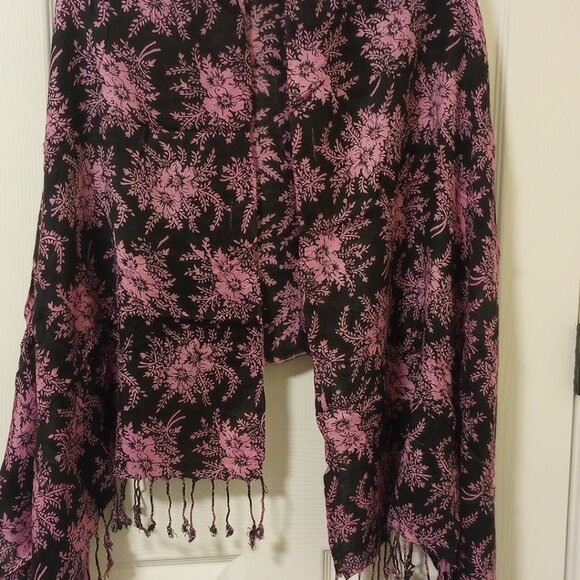 Soft Plush Pink Black Floral scarf Wrap Fringed Edges - Picture 3 of 6